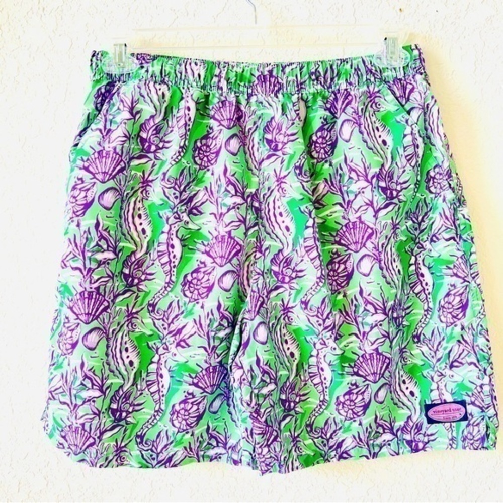 Vineyard Vines Chappy 7” inseam swim trunks green purple seahorse print Sz M